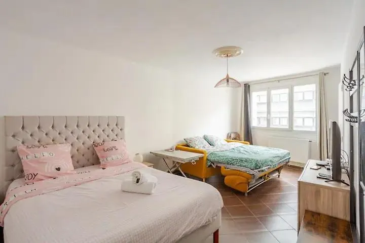 Superbe Studio Gambetta Daire Paris